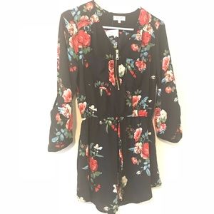 Beautiful black flowered long shirt! 🌺